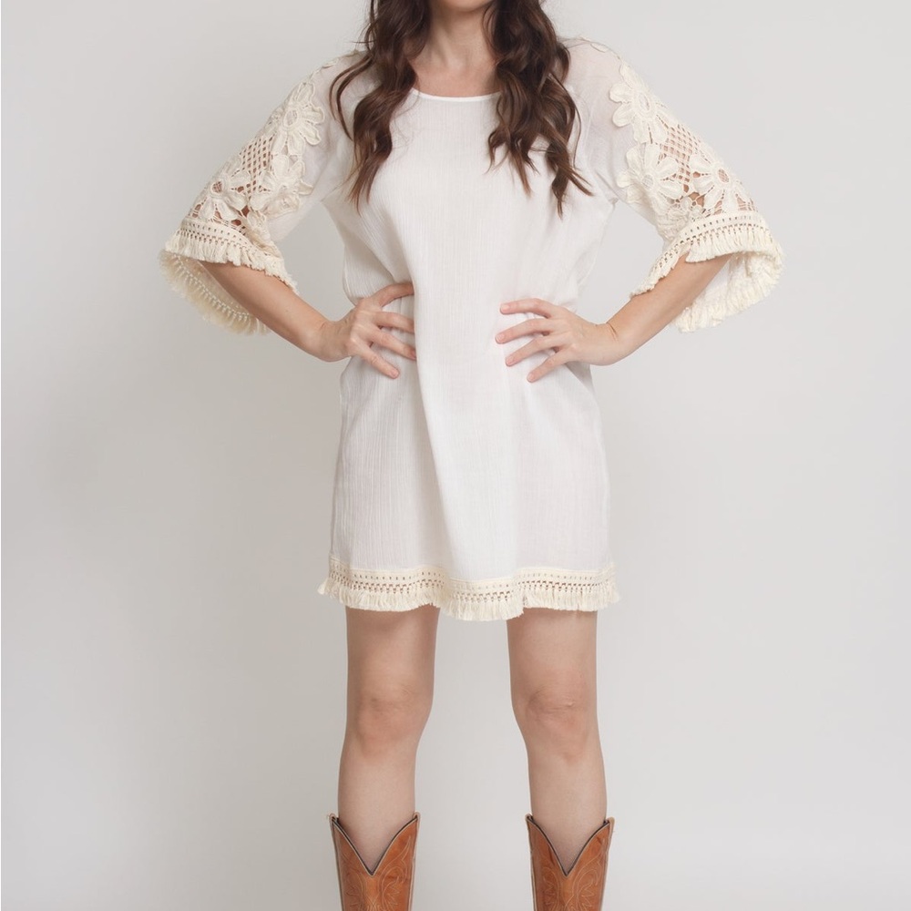 Umgee
Mini dress with floral crochet sleeves and fringe detail size S Small NWT - Picture 5 of 13